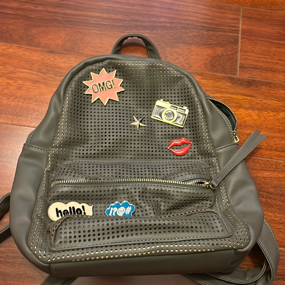 Mini backpack with pins - Picture 1 of 2